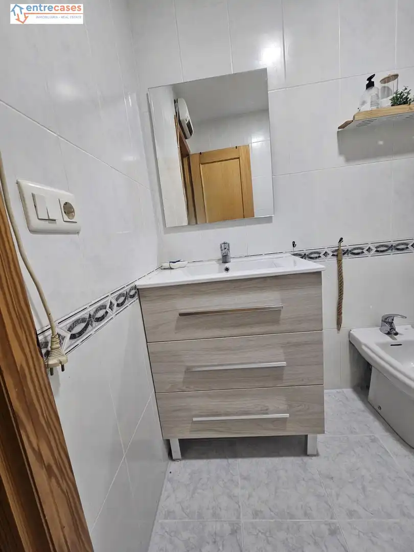 Baño de Piso en venta en Gilet con Aire acondicionado, Calefacción y Amueblado