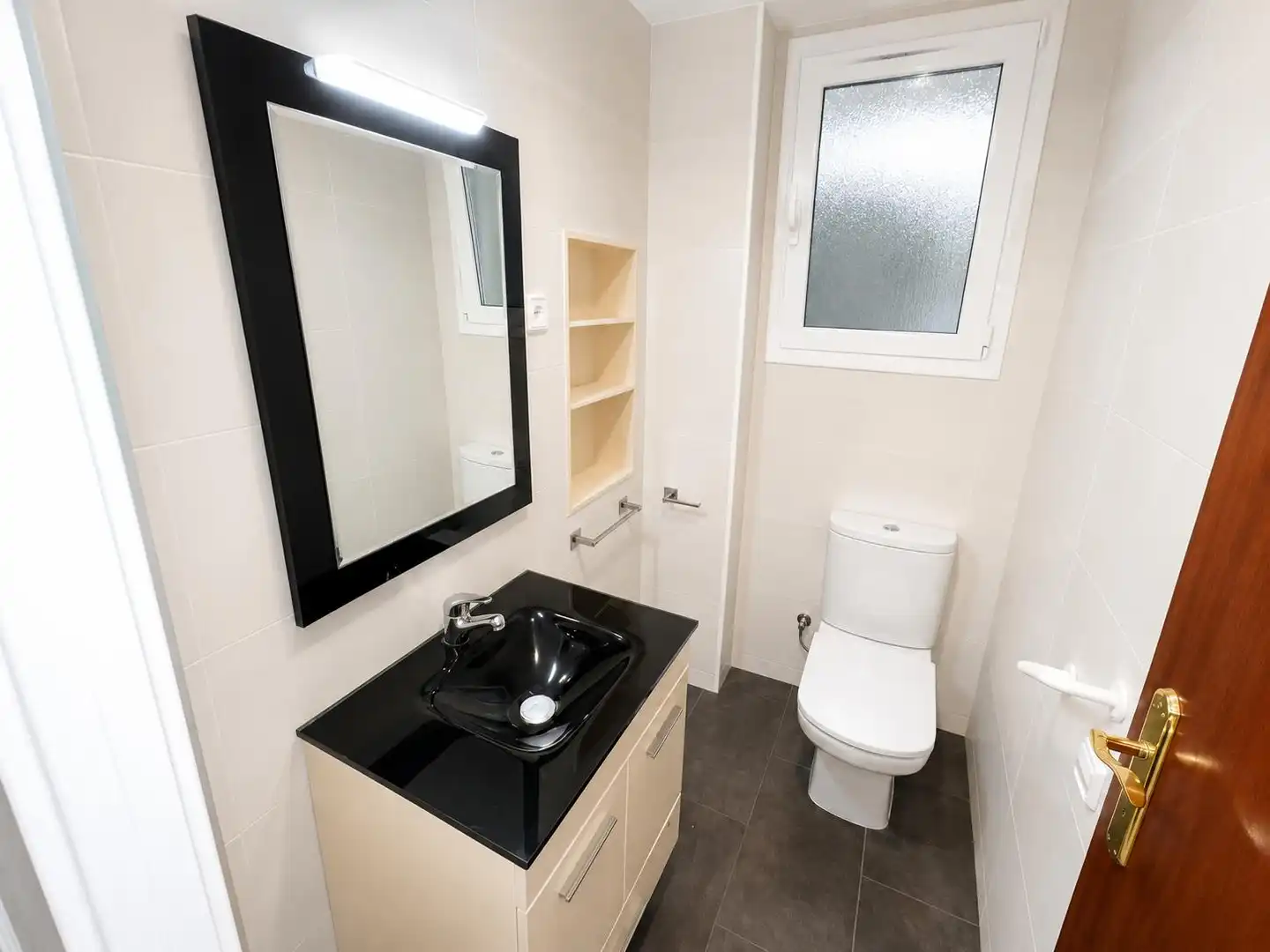 Bathroom of Flat for sale in Arenys de Mar  with Air Conditioner, Terrace and Storage room