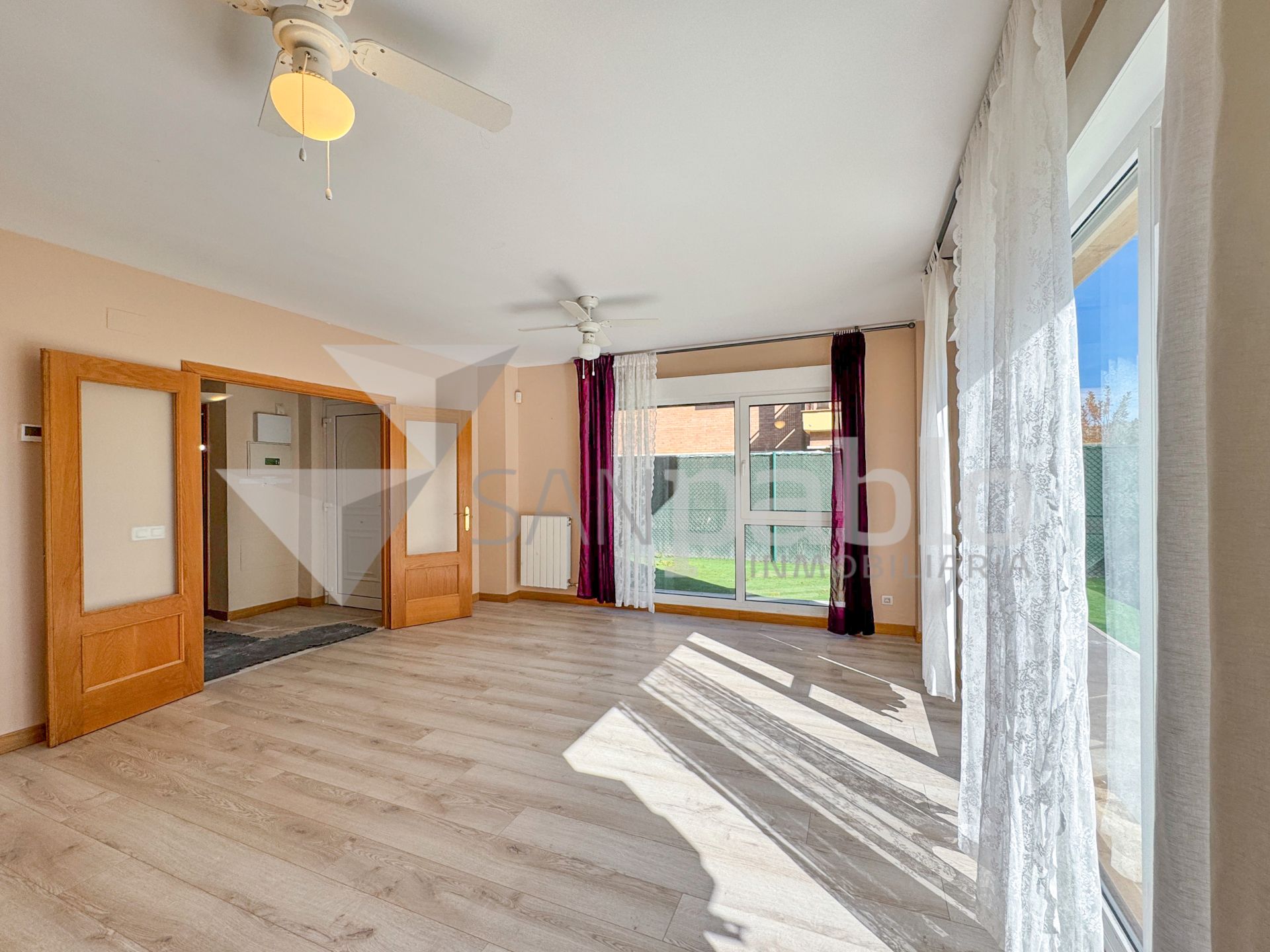 Living room of Single-family semi-detached for sale in Burgos Capital  with Heating, Private garden and Storage room