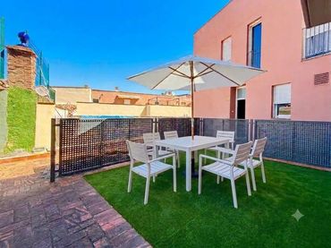Casa aparellada amb piscina en venda a Castelló de Rugat