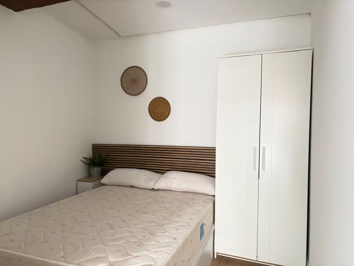 Schlafzimmer von Wohnung zur Miete in Plasencia mit Klimaanlage, Möbliert und Waschmaschine