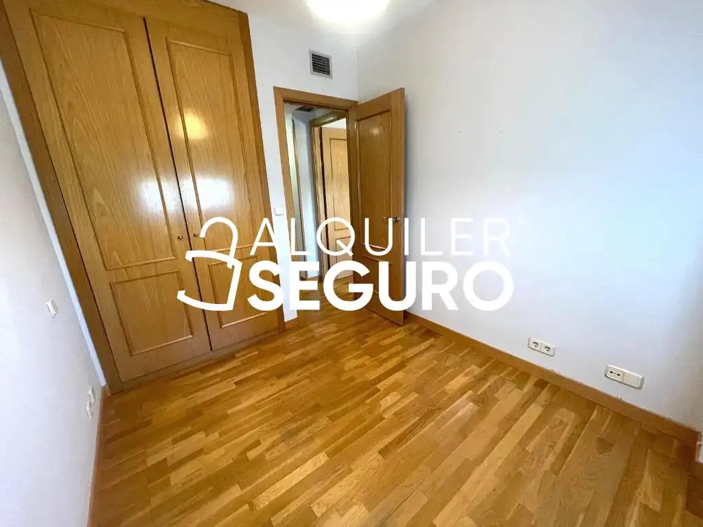 Flat for rent in de José Arcones Gil, Pueblo Nuevo