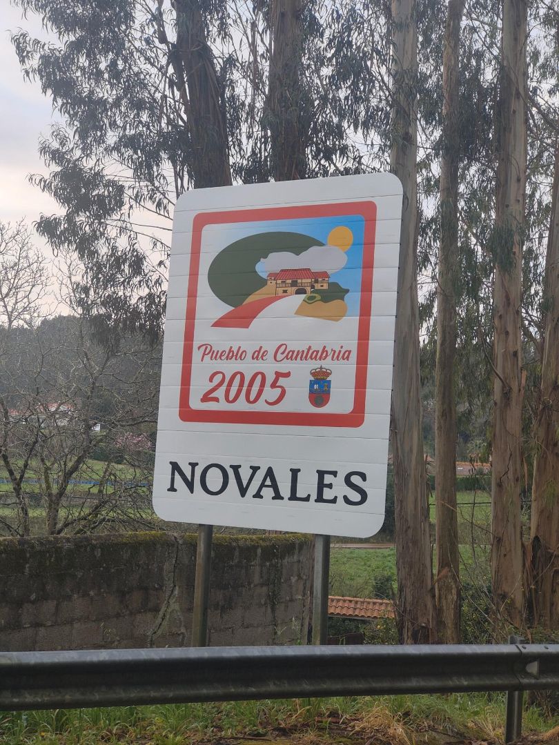 Vista exterior de Casa o xalet en venda en Alfoz de Lloredo amb Calefacció, Jardí privat i Terrassa
