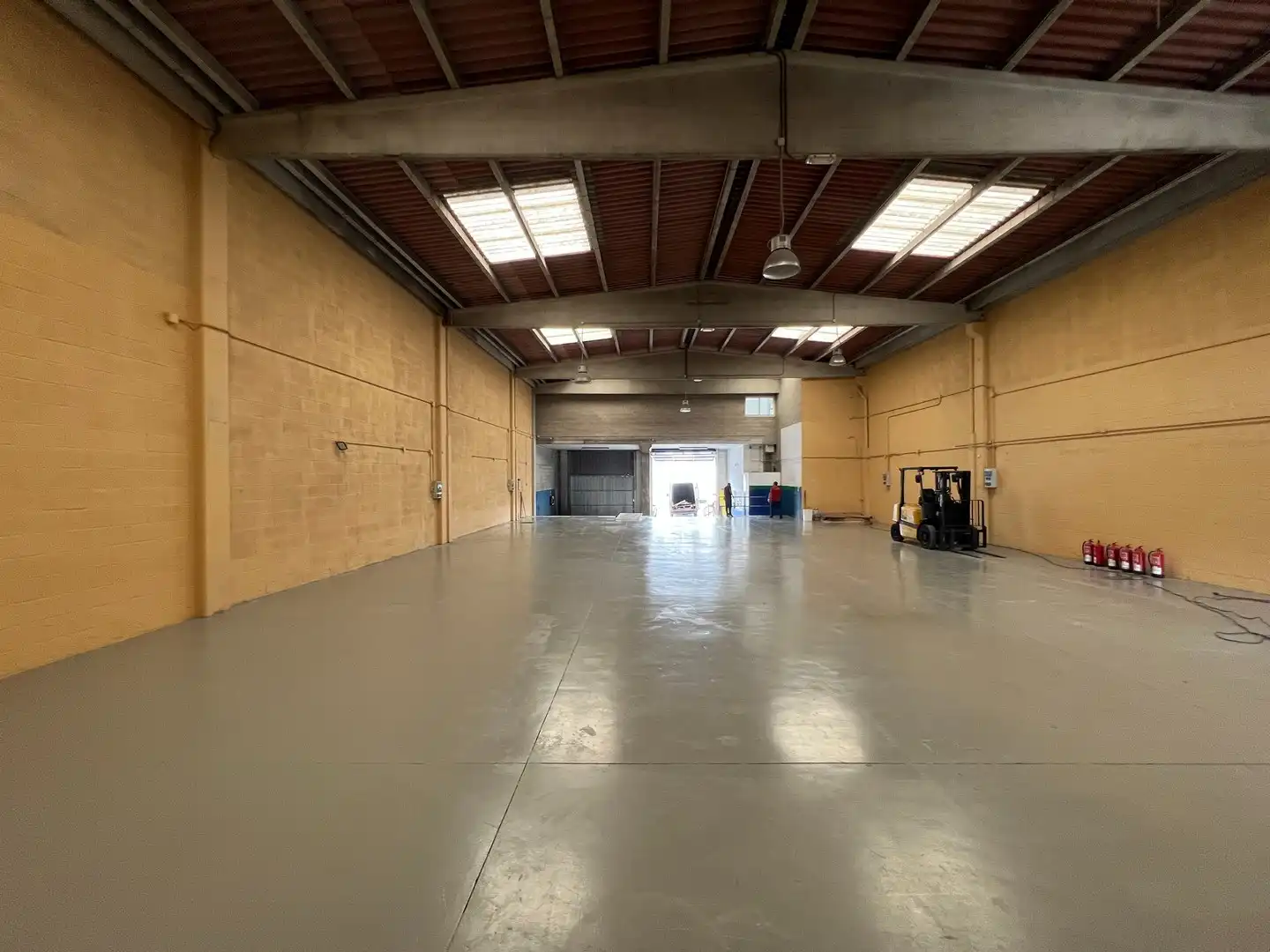 Nau industrial de lloguer en Ames amb Alarma