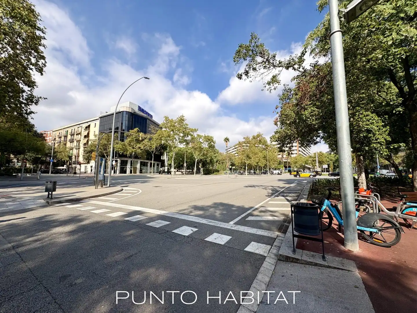 Vista exterior de Pis en venda en Les Corts