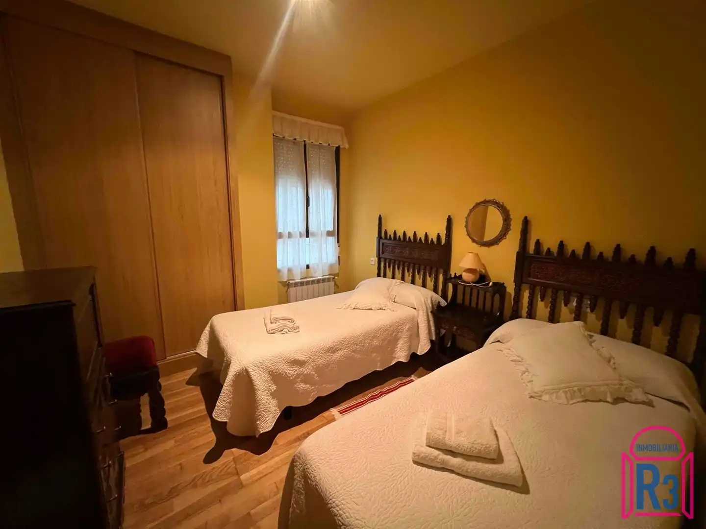 Habitación de Apartamento en venta en León Capital  con Calefacción y Trastero