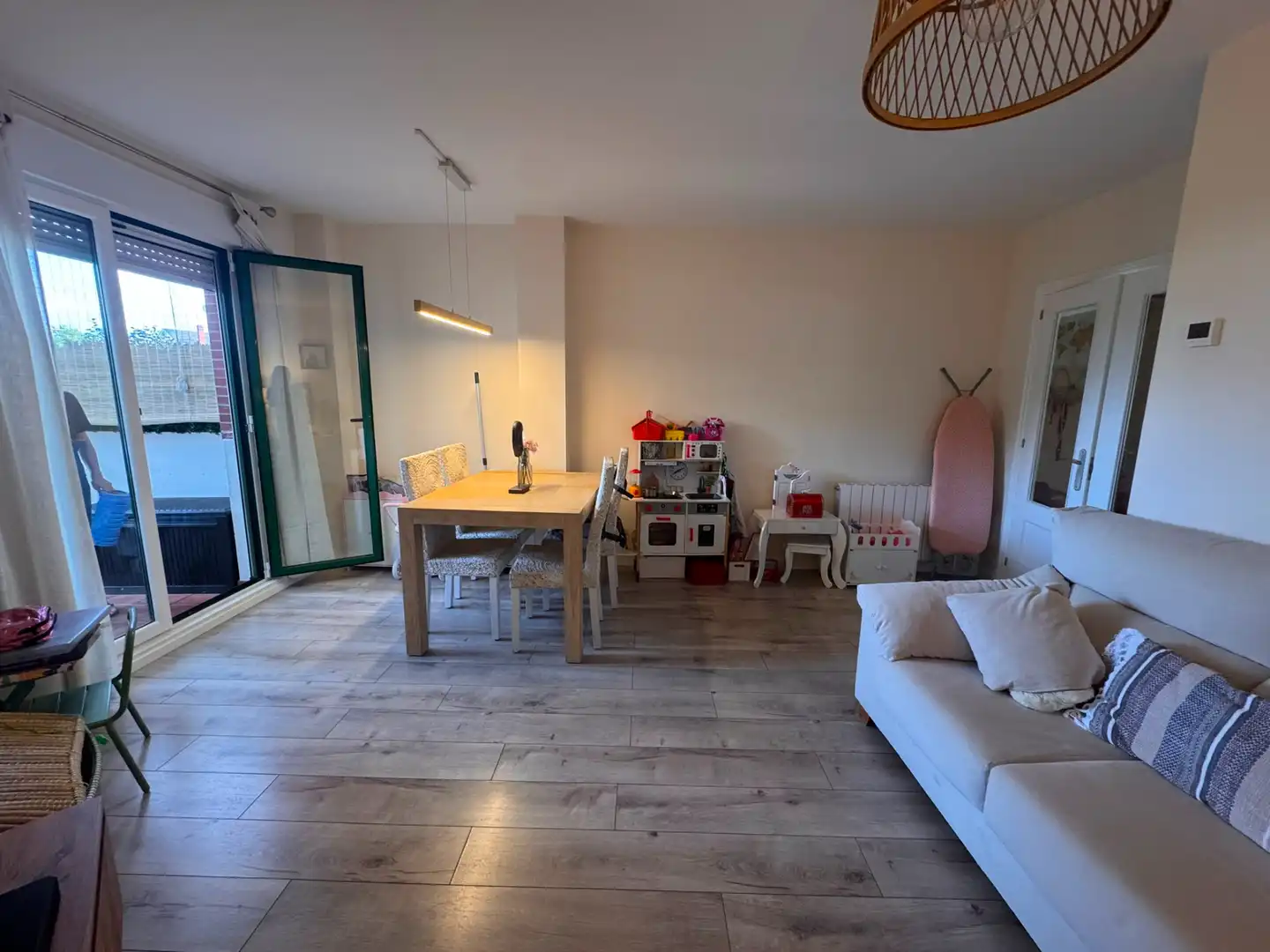 Sala d'estar de Pis de lloguer en Piélagos amb Calefacció, Jardí privat i Terrassa