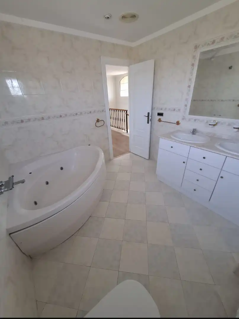 Bathroom of Houses for rent in Picassent  with Heating, Private garden and Parquet flooring