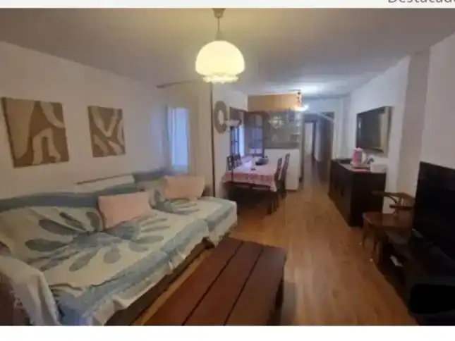 Sala d'estar de Casa adosada en venda en Marbella