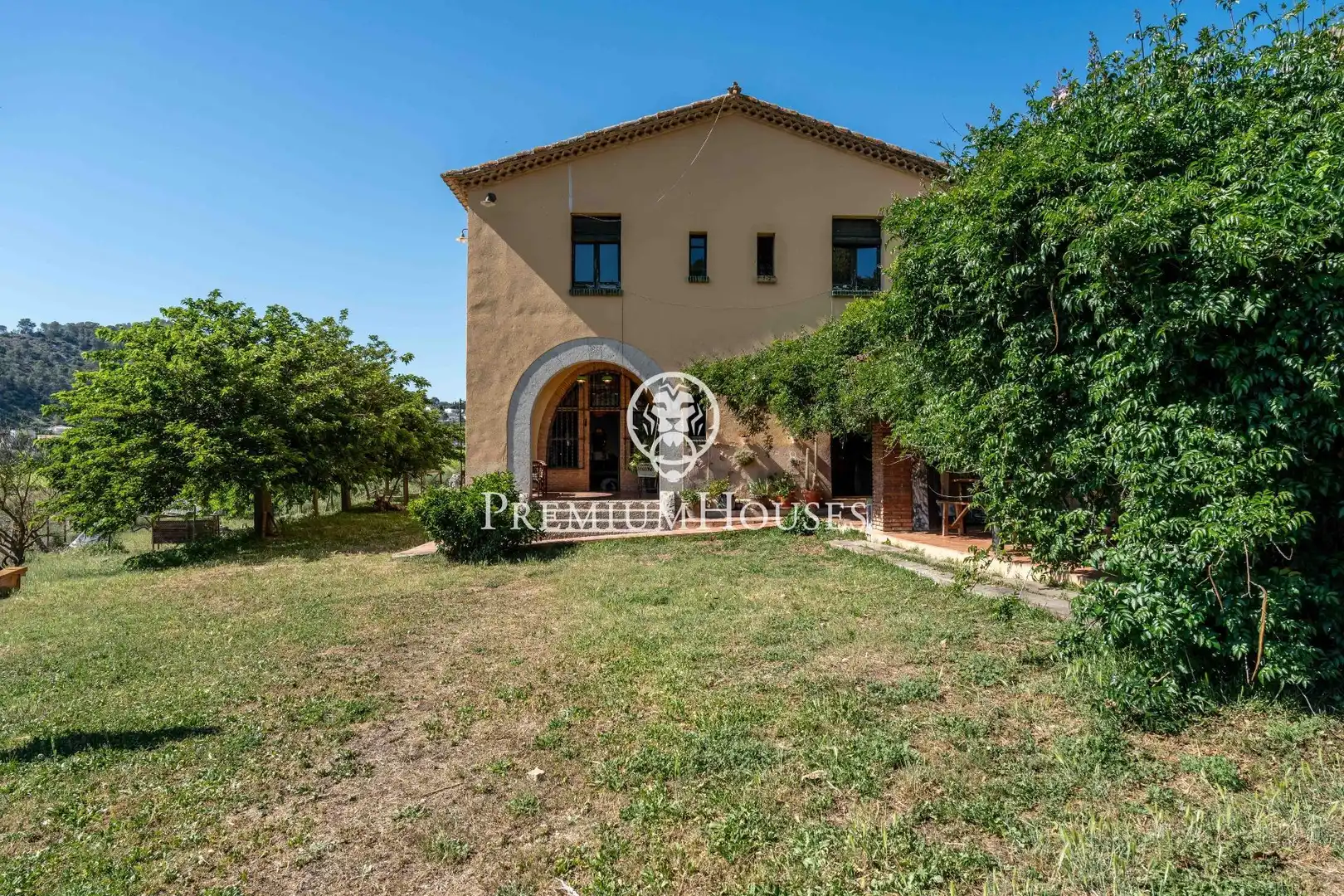 Vista exterior de Finca rústica en venda en Sant Pere de Ribes amb Calefacció i Jardí privat
