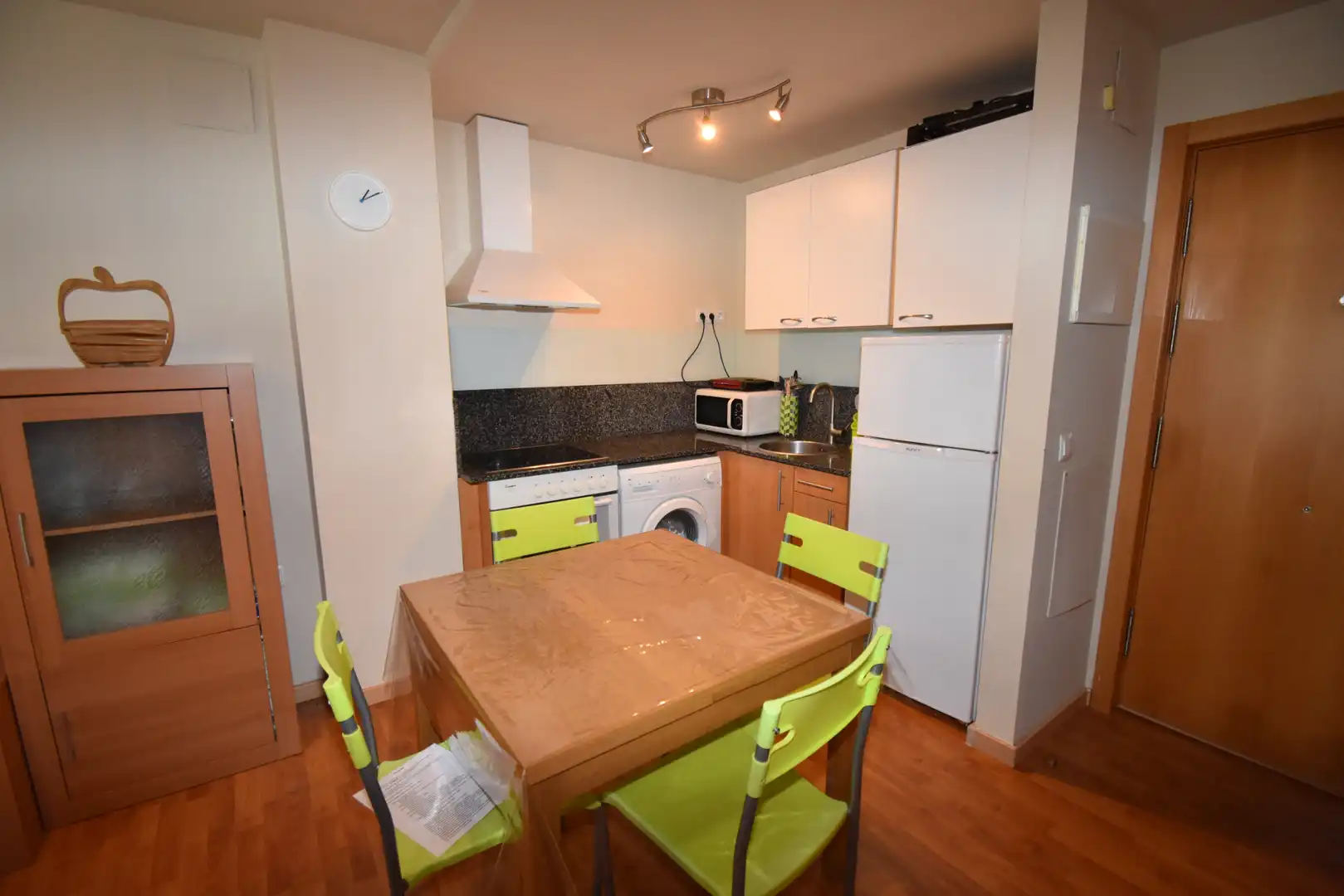Cocina de Apartamento en venta en Val de San Vicente  con Calefacción, Parquet y Amueblado
