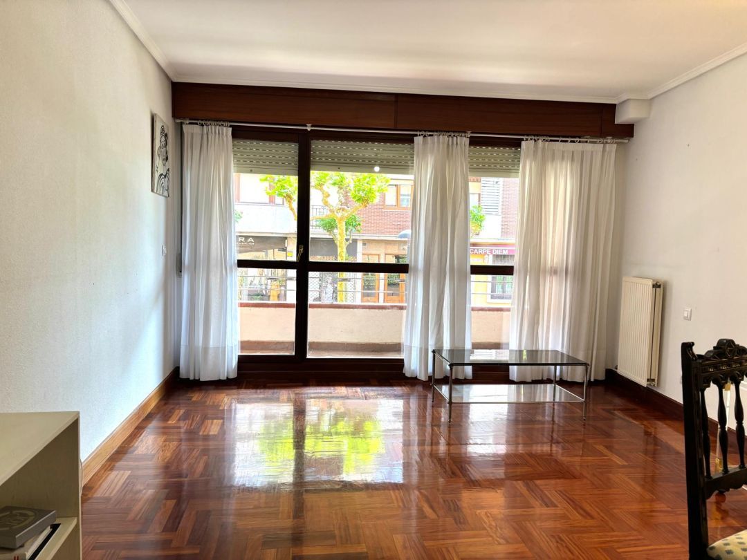 Sala d'estar de Pis en venda en Sopelana amb Calefacció, Terrassa i Traster