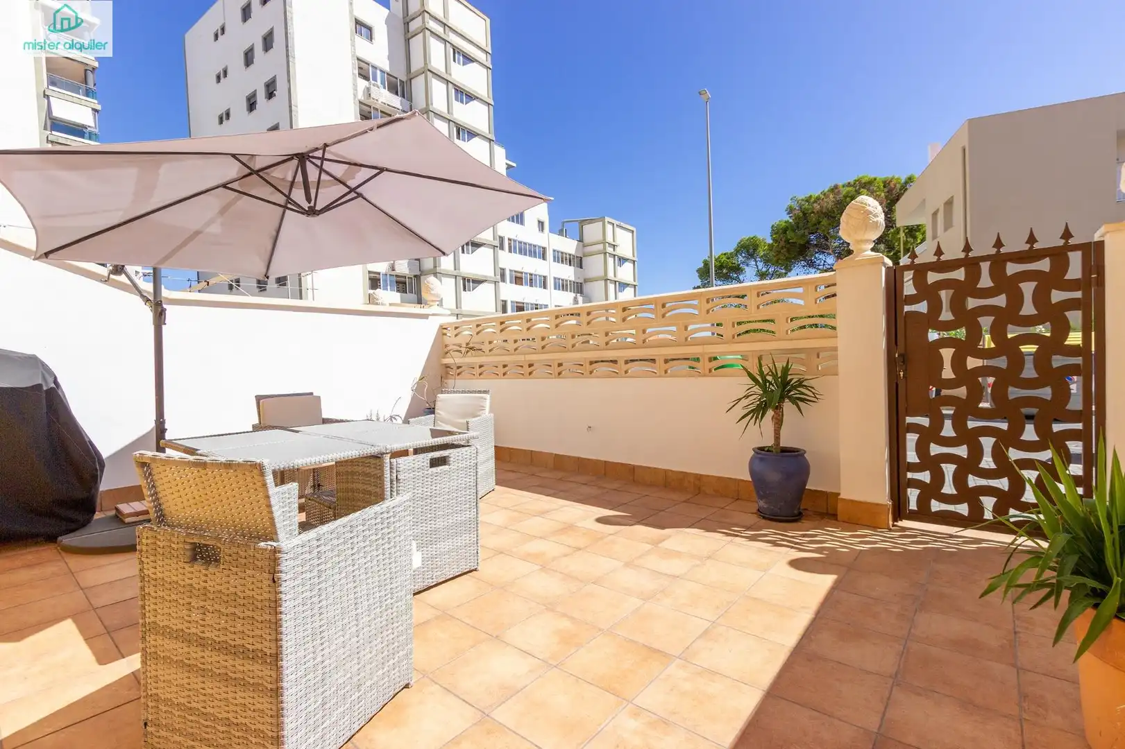 Terraza de Planta baja de alquiler en El Campello con Aire acondicionado, Calefacción y Jardín privado