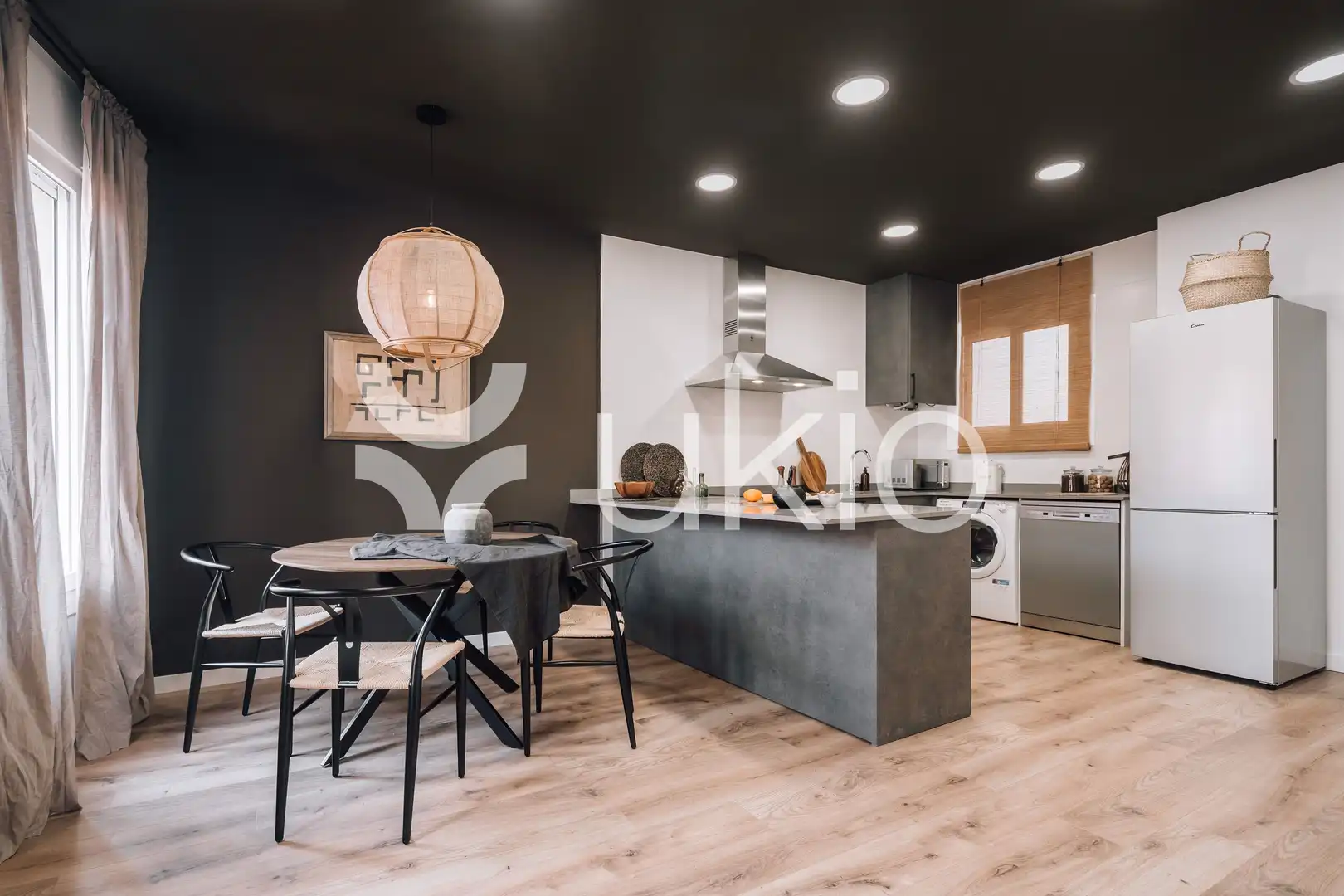 Cuina de Apartament de lloguer en Barcelona amb Aire condicionat, Calefacció i Moblat