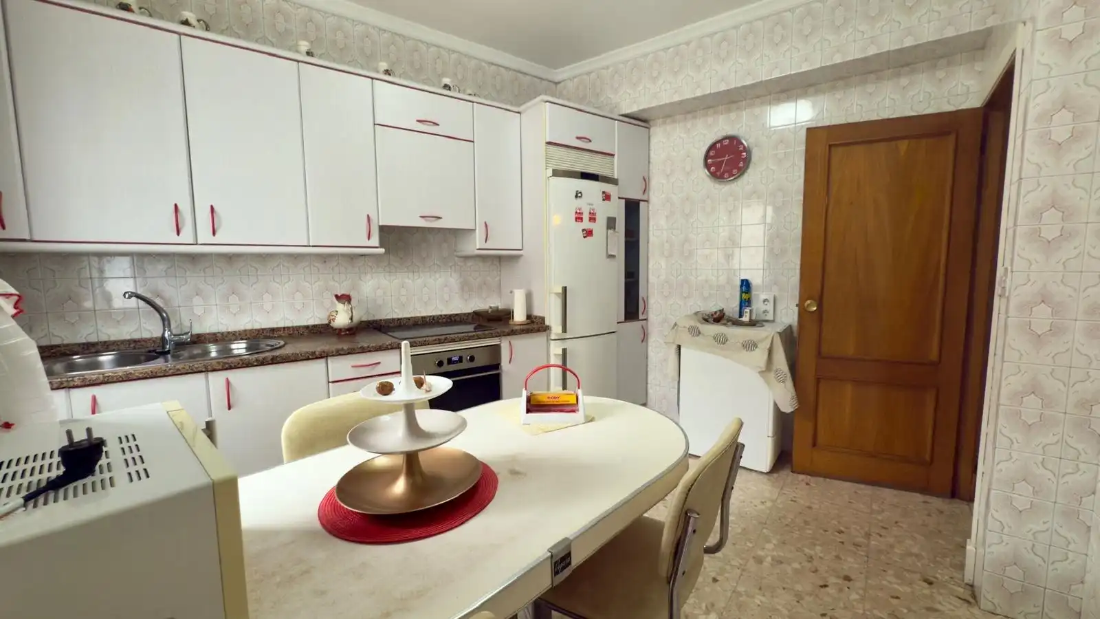 Kitchen of Flat for sale in Ourense Capital   with Heating, Storage room and Furnished