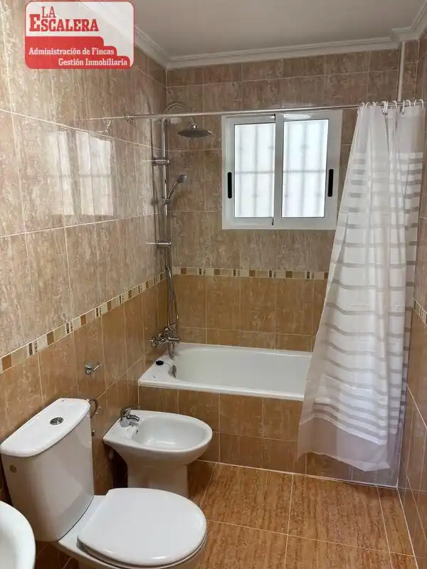 Badezimmer von Einfamilien-Reihenhaus zur Miete in Castalla