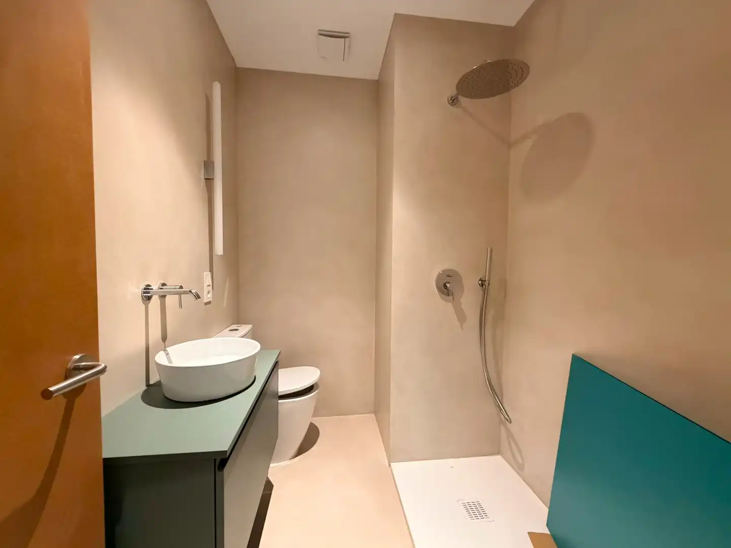 Bathroom of Flat for sale in Madrid  with Air Conditioner, Heating and Balcony