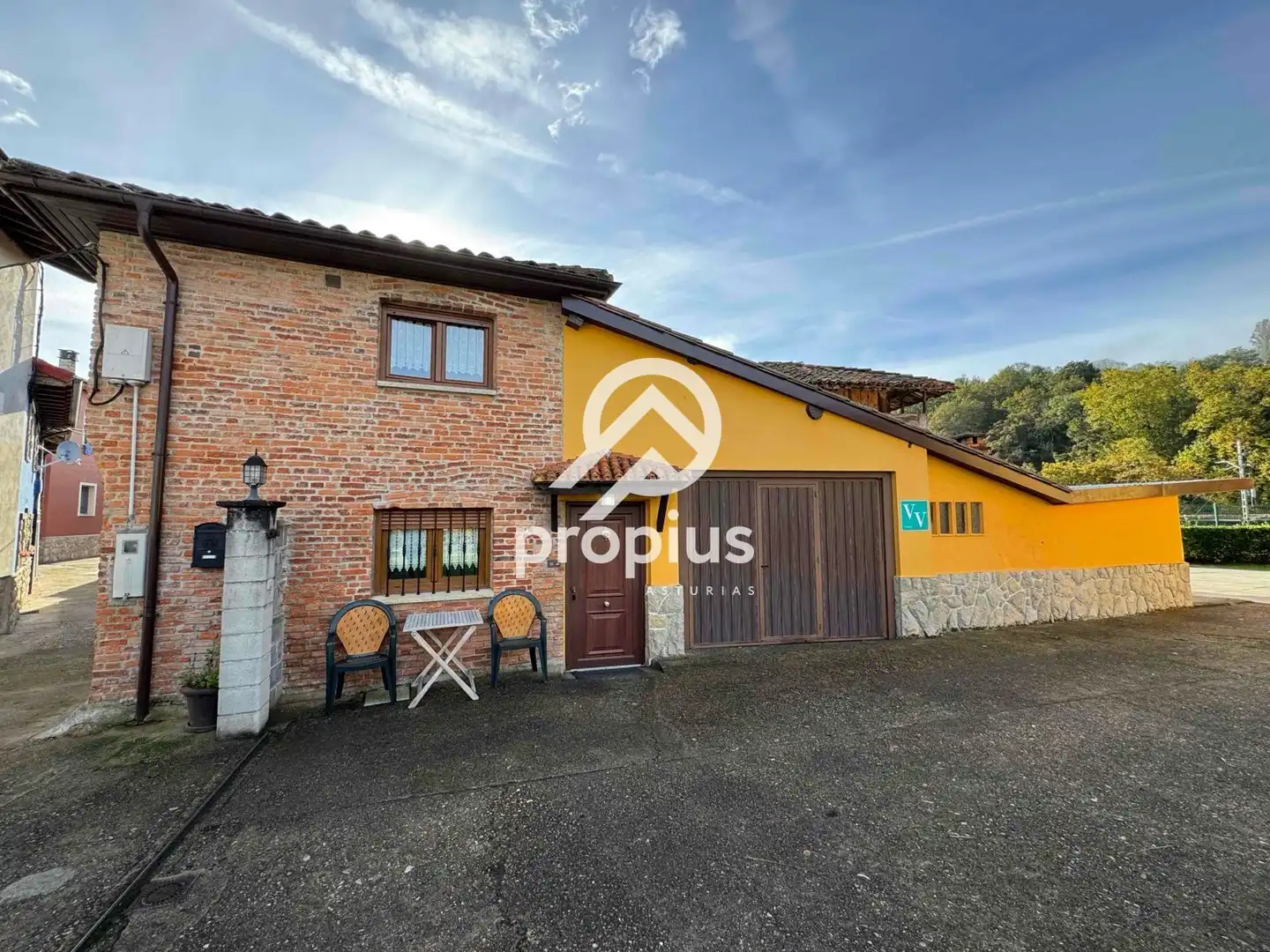 Vista exterior de Casa o chalet en venta en Parres con Calefacción, Jardín privado y Parquet