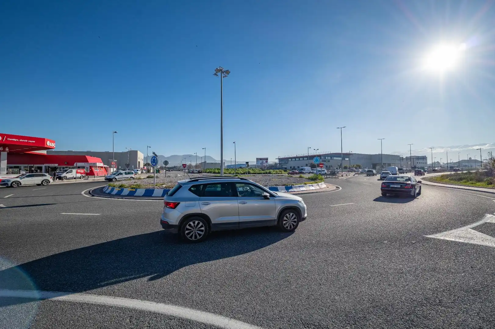 Parkplatz von Fabrikhallen zum Verkauf in Granada