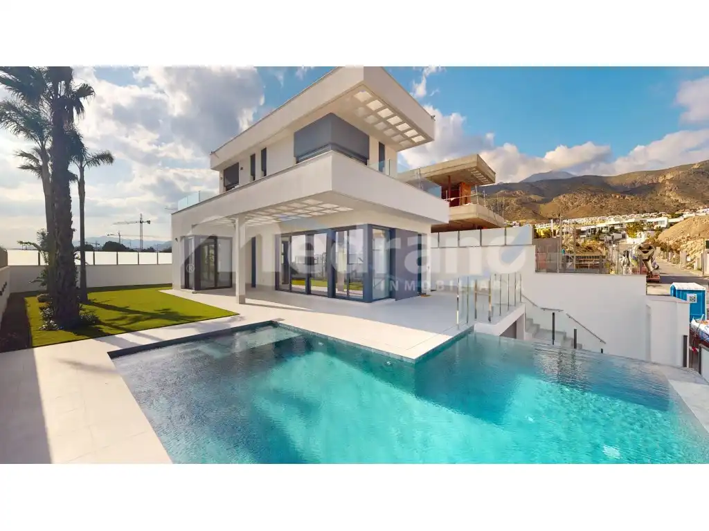 House with pool for sale in Calle Brussel.Les