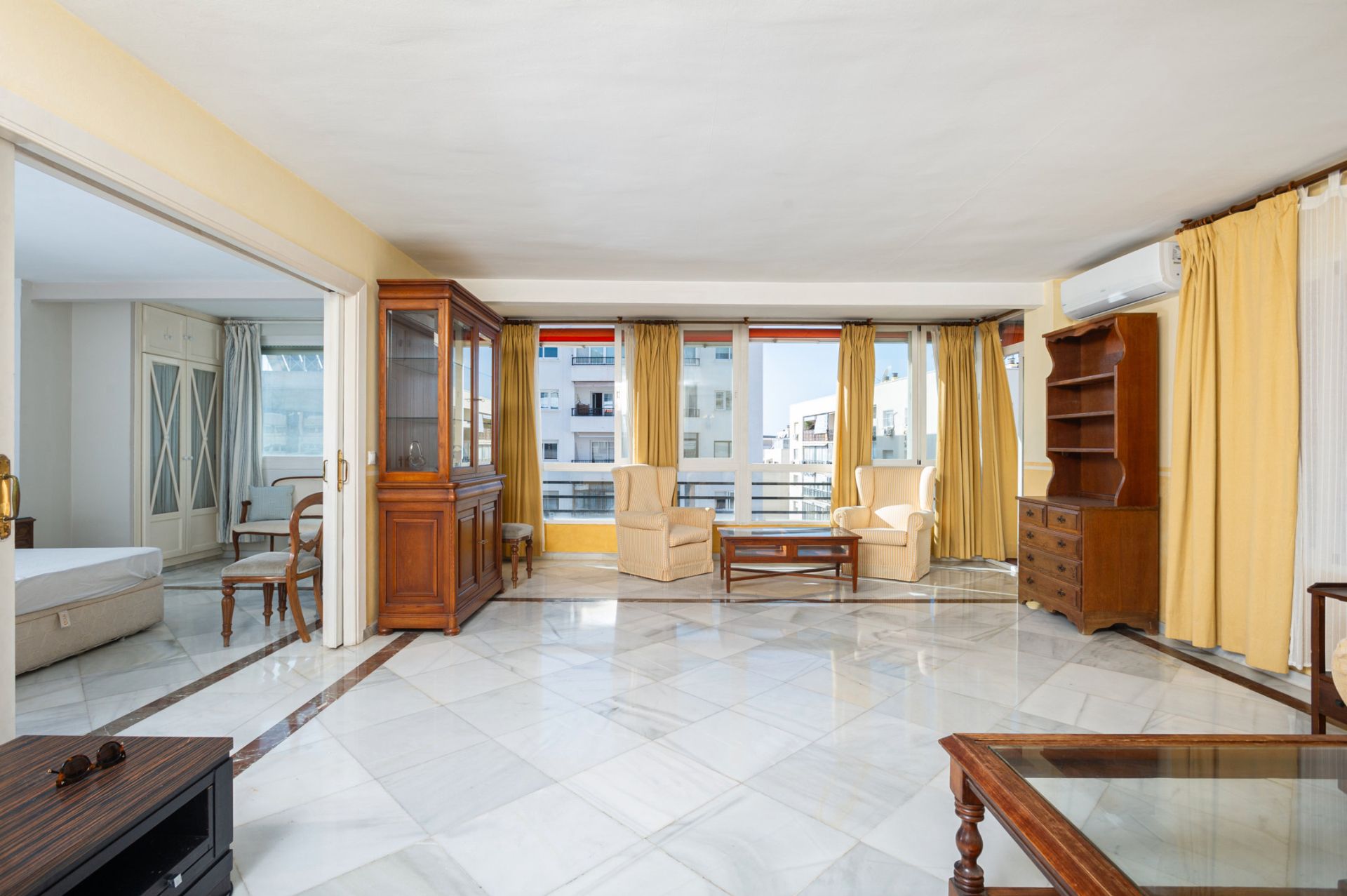 Sala de estar de Piso en venta en Marbella con Aire acondicionado y Terraza