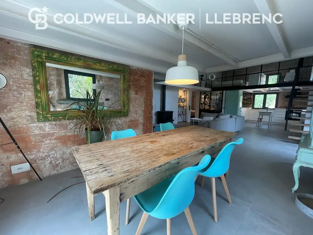 Esszimmer von Maisonette zum Verkauf in Barcelona mit Parkett, Möbliert und Ofen