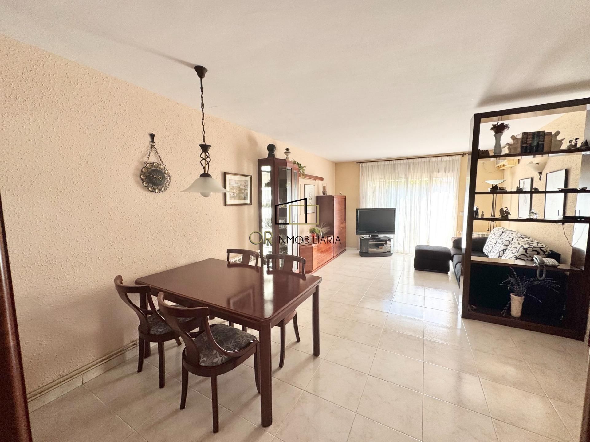 Sala d'estar de Casa o xalet en venda en Santa Margarida I Els Monjos amb Calefacció, Jardí privat i Terrassa