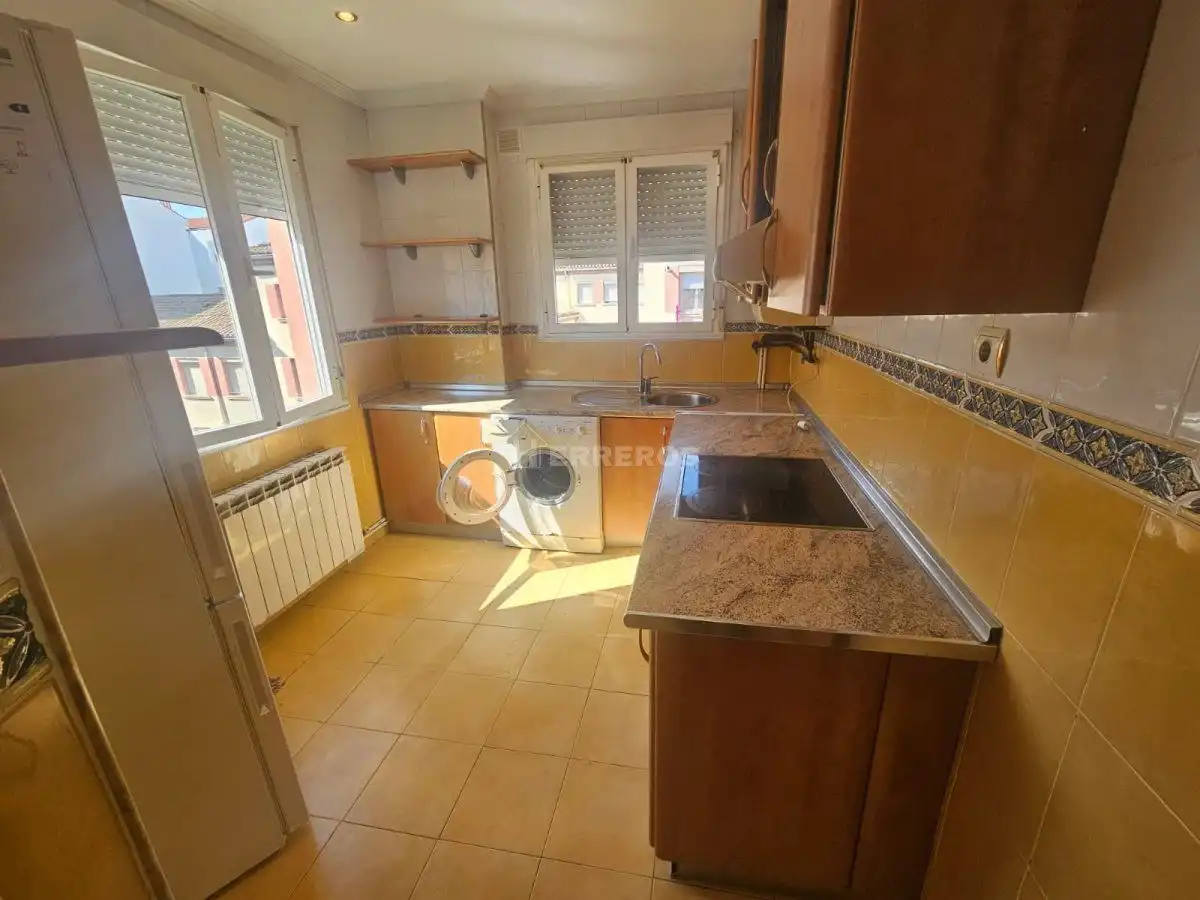Cuina de Apartament en venda en  Logroño amb Calefacció i Parquet