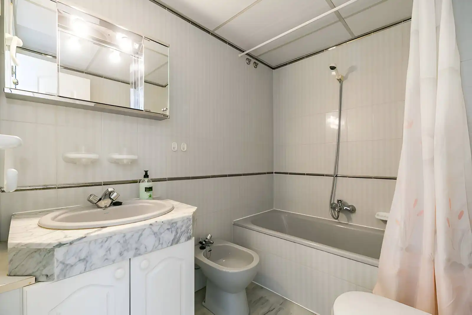 Baño de Planta baja en venta en Benalmádena con Aire acondicionado, Terraza y Piscina