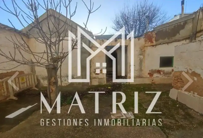 Villa zum Verkauf in Calle Santa María