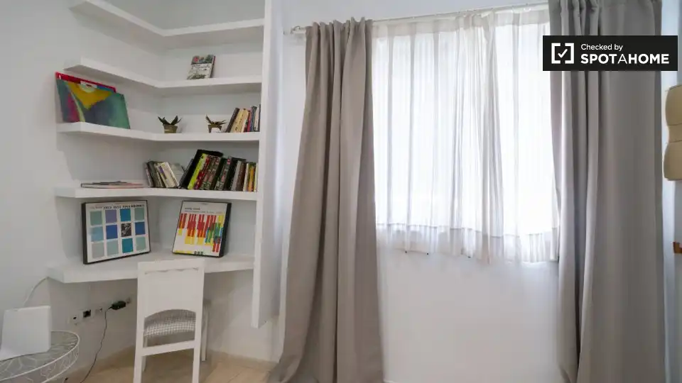 Appartamento con terrazza in affitto a L'Eixample, imagen 11