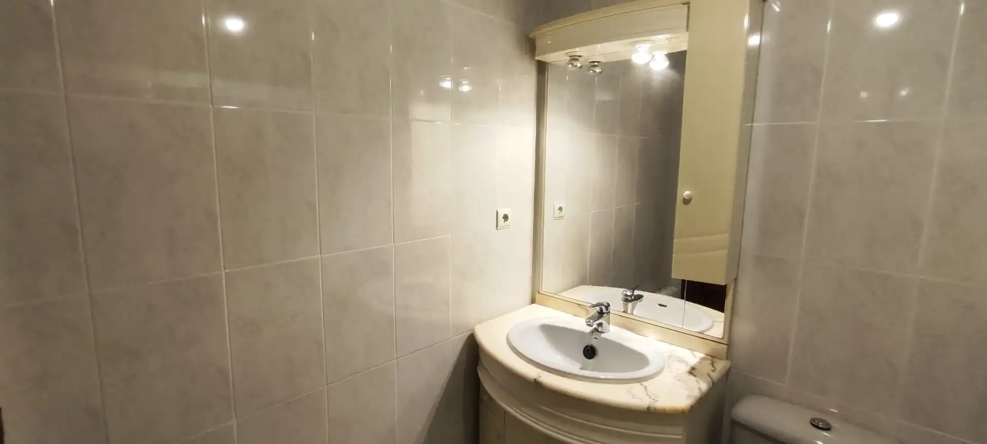 Badezimmer von Haus oder Chalet zum Verkauf in Torrelavega  mit Heizung, Privatgarten und Terrasse