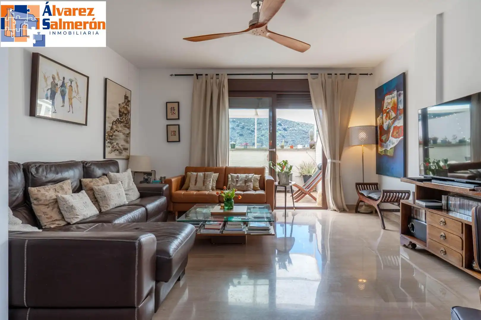 Sala de estar de Casa adosada en venta en Granada con Aire acondicionado y Terraza