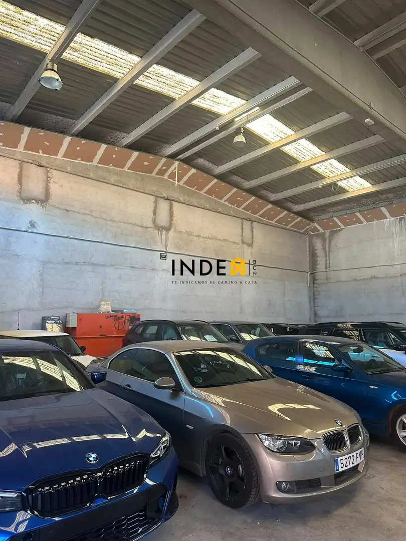 Parkplatz von Fabrikhallen zur Miete in Vilanova i la Geltrú