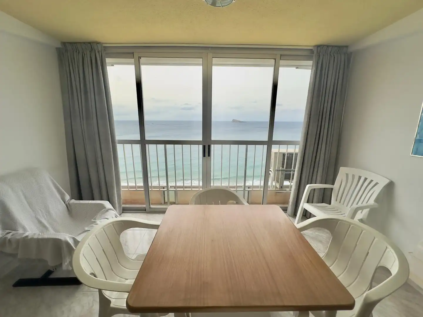 Bedroom of Apartments for sale in Benidorm  with Air Conditioner, Terrace and Furnished