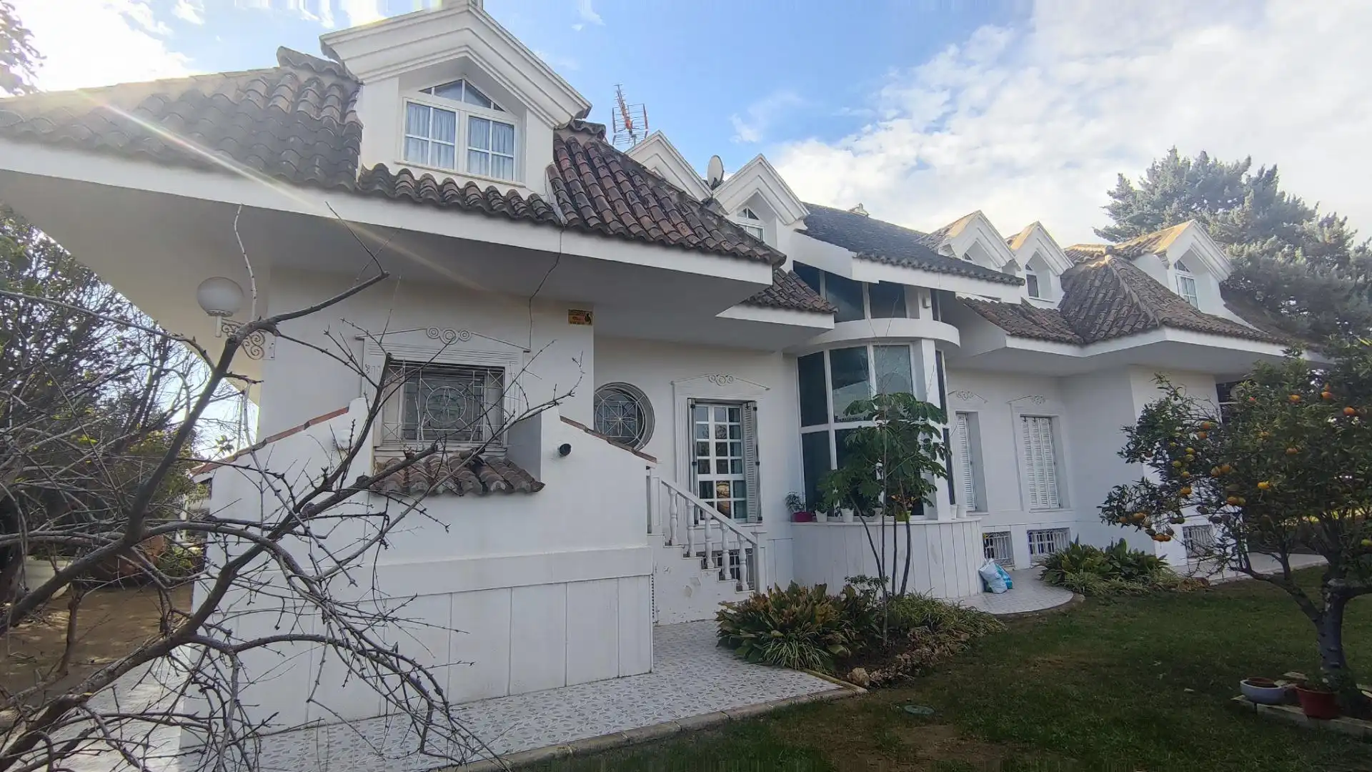 Exterior view of Houses for sale in San Vicente del Raspeig / Sant Vicent del Raspeig  with Air Conditioner, Heating and Private garden