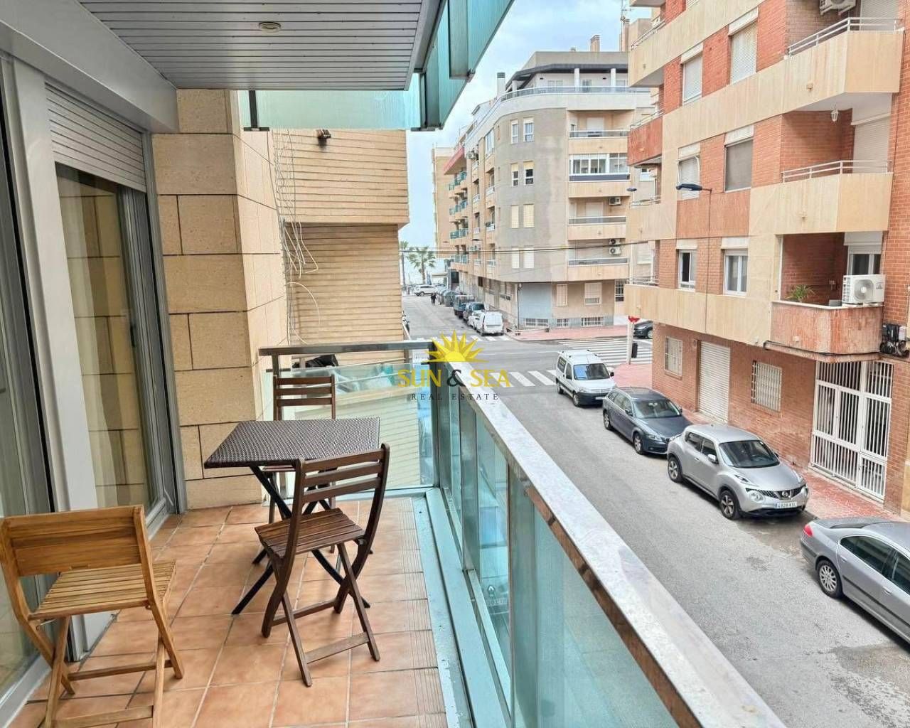 Vista exterior de Apartament de lloguer en Torrevieja amb Aire condicionat, Terrassa i Piscina