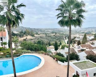 Vista exterior de Dúplex de lloguer en Mijas amb Parquet, Terrassa i Piscina comunitària