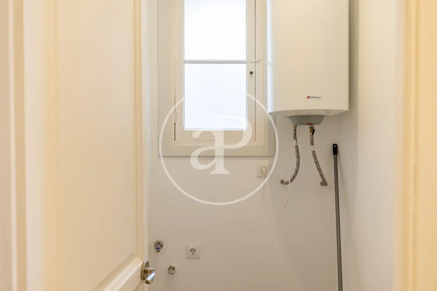 Flat for sale in Barcelona  with Air Conditioner and Heating