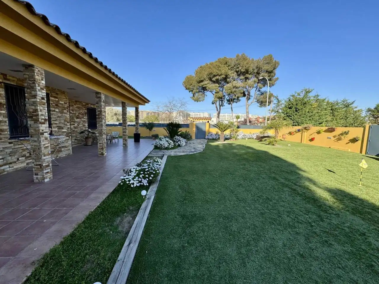 Jardí de Casa o xalet en venda en Cerdanyola del Vallès