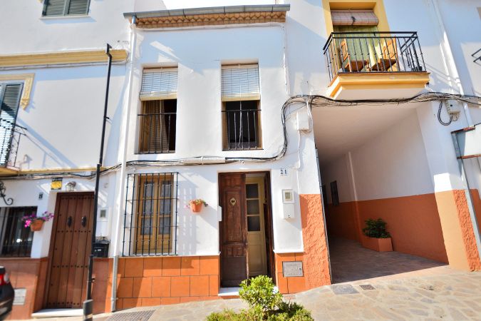 Exterior view of Single-family semi-detached for sale in Arriate  with Terrace and Balcony