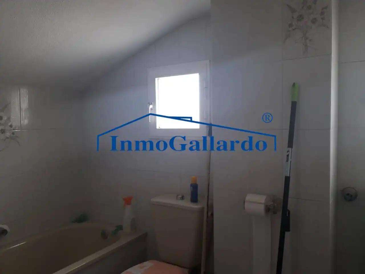 Bany de Casa o xalet en venda en Málaga amb Aire condicionat, Terrassa i Piscina comunitària