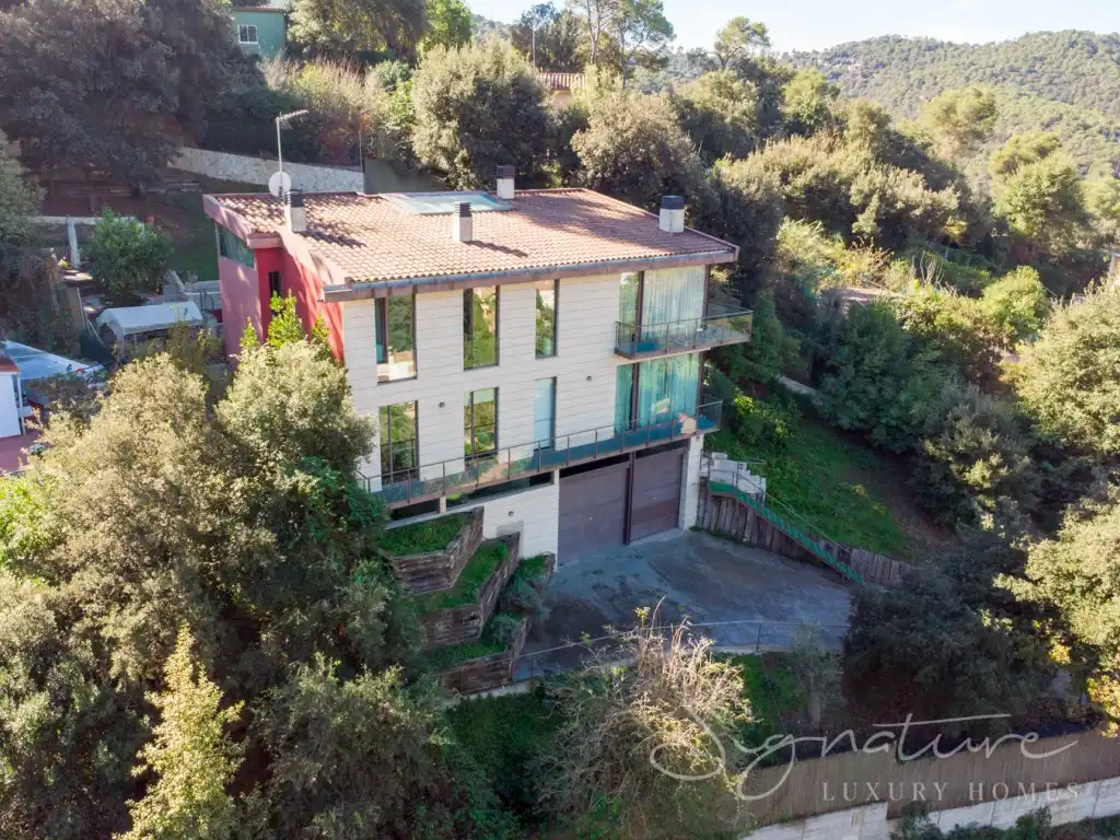 Vista exterior de Casa o xalet en venda en Barcelona amb Aire condicionat