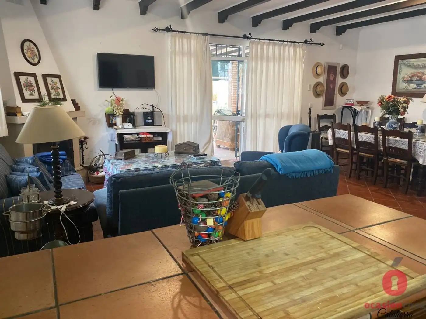 Living room of Country homes for sale in La Carlota  with Air Conditioner, Heating and Storage room