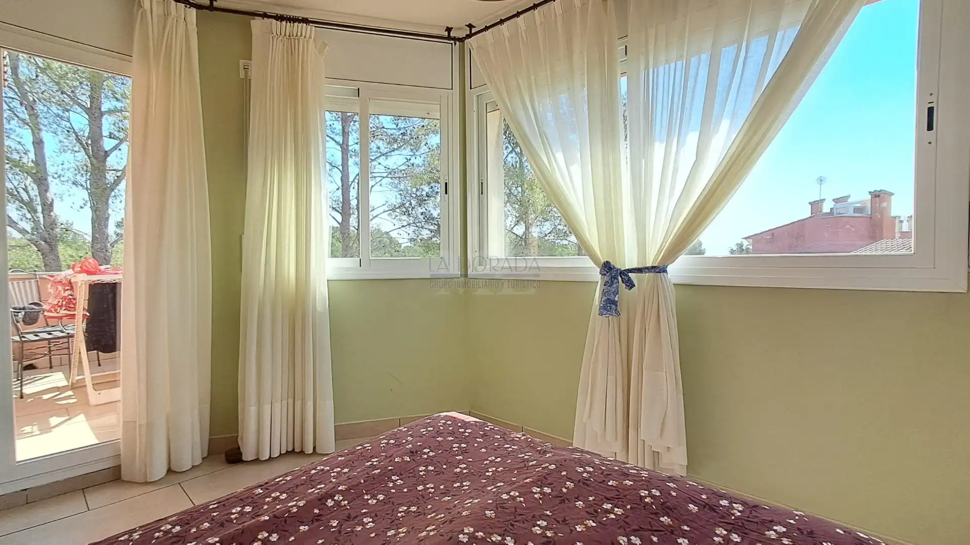 Habitación de Casa adosada en venta en Mont-roig del Camp con Aire acondicionado, Terraza y Trastero