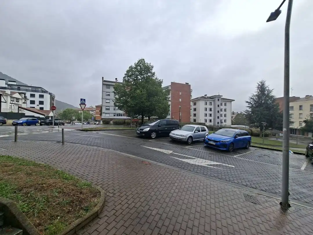 Parking de Local en venta en Lemoa
