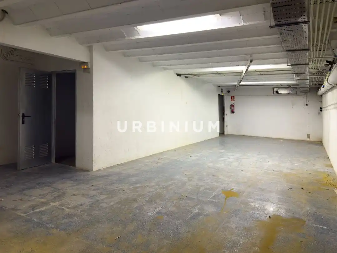 Business premises to rent in Carrer Juli Garreta, imagen 10