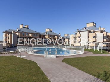 Piso con piscina en venta en Golf - El Carralero