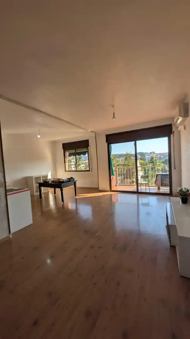 Sala d'estar de Pis en venda en Ripollet amb Calefacció, Parquet i Balcó