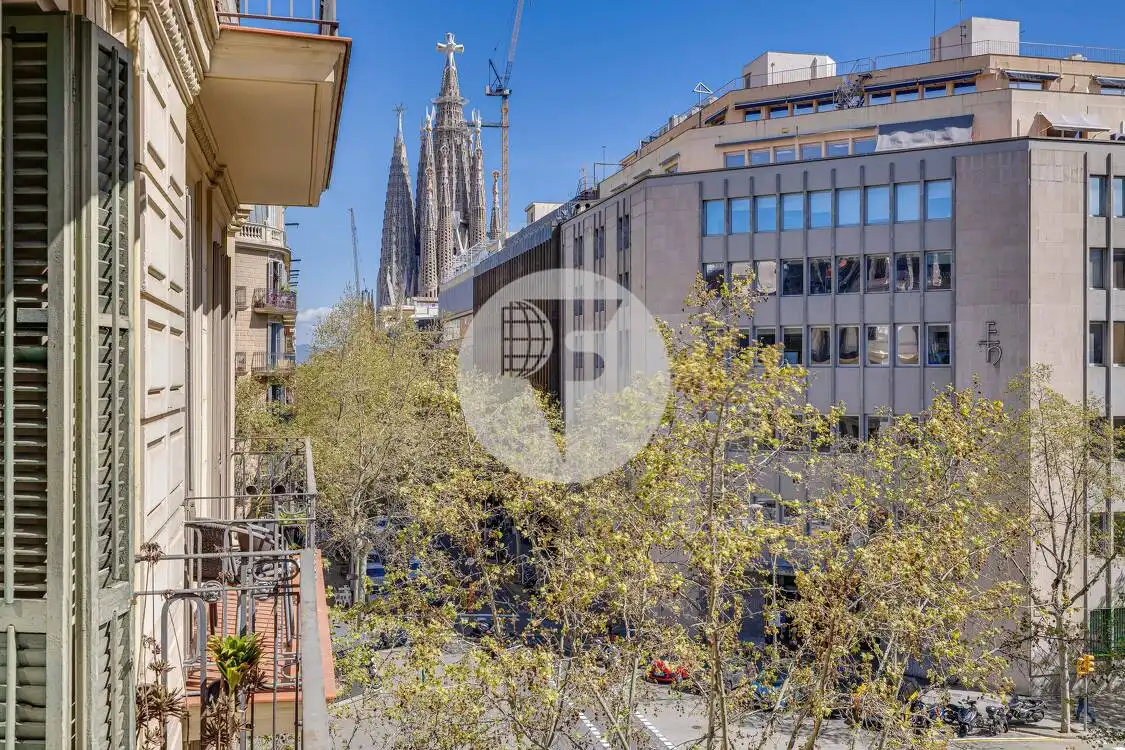 Vista exterior de Pis en venda en Barcelona amb Aire condicionat, Calefacció i Balcó